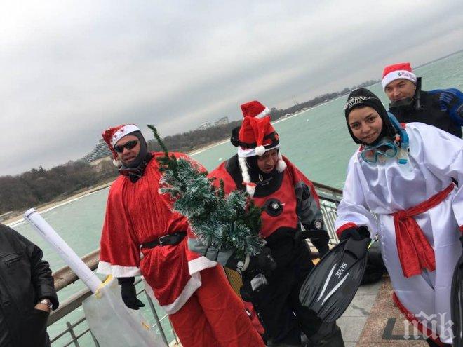 Дядо Коледа и Снежанка водолази изплуваха от Бургаския залив (ВИДЕО)
