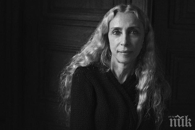 ШОК! Главната редакторка на Вог издъхна на 66