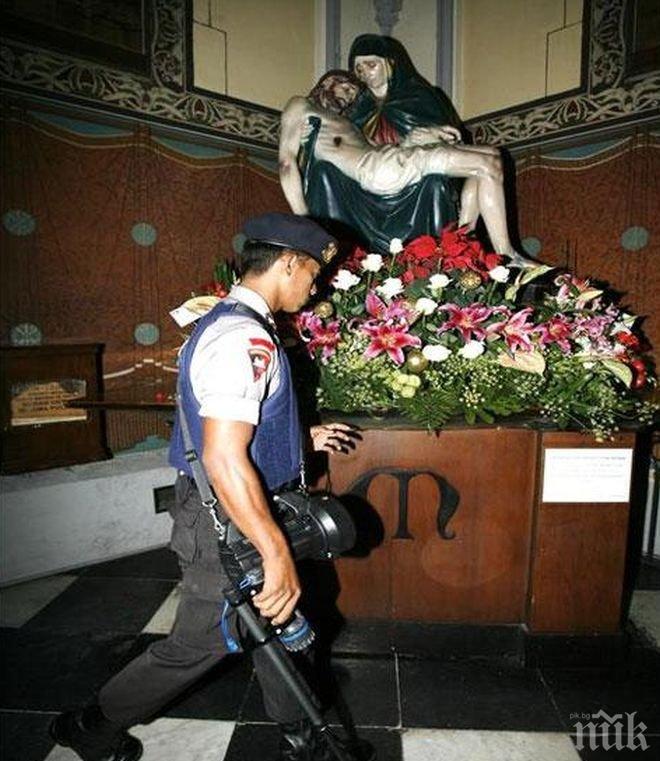 Ислямисти взривиха граната по време на коледна меса в храм – 16 души са ранени