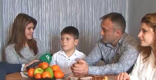 МАЛЪК ГЕРОЙ! 9-годишният Дамян намери дебел портфейл и го върна! Малчуганът иска да е честен полицай като татко си