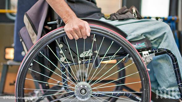 ЗАРАДИ РЕШЕНИЕ НА ОБЩИНАТА! Хора с увреждания остават без лични асистенти след празниците 