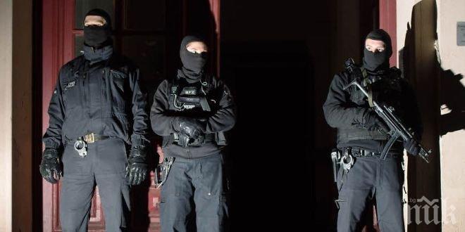 ЕКШЪН! Берлинската полиция щурмува с граната мюсюлмански молитвен дом  