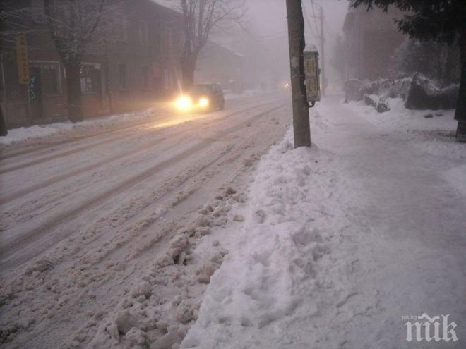 Сърбия скована в сняг, на шофьорите се препоръчва да карат внимателно