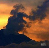 Два вулкана изригнаха едновременно в Перу