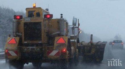 изкараха машините софия започна обработването пътищата заледяване