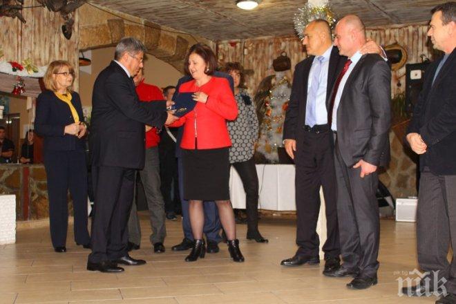Борисов награди шефа на пожарната в Шумен за Хитрино и обяви: С такива момчeта като вас България няма от какво да се плаши