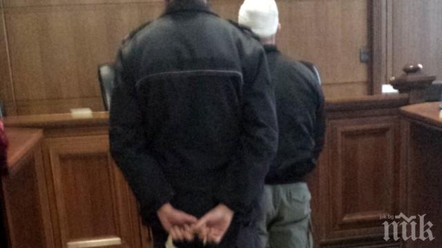 Съдът остави в ареста охранителя, намушкал младеж в столичен мол