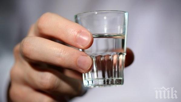 Наливаме се с отрова по руския модел! Течност за чистачки сменя ракията