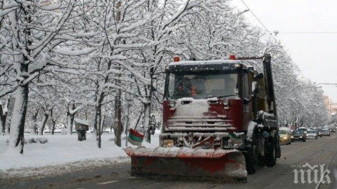 Вижте къде временно е ограничено движението заради чистене на снега