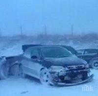 МЕЛЕ НА ПЪТЯ! Ето какво причини снегът в Бургас... Невиждана катастрофа (ВИДЕО) 