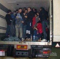 Какво търсят тук?! 17 от задържаните 48 иракчани в български камион на Дунав мост са непълнолетни 