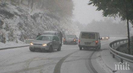 бензиностанции приютили бедстващи хора айтос