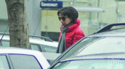 пик ретро цветанка ризова лудна бръчки водещата тъмни очила снега папарашки снимки