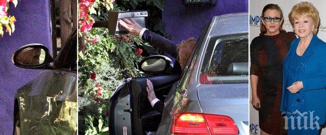 Последни СНИМКИ на Деби Рейнолдс, минути преди да я порази инсултът! Майката на Кари Фишър е засечена пред дома на сина й