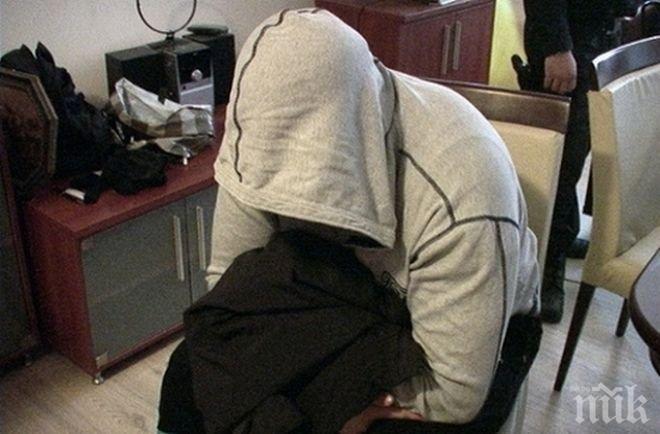 УДАР НА ПОЛИЦИЯТА В БУРГАС! Разбиха наркоквартира вМеден рудник 