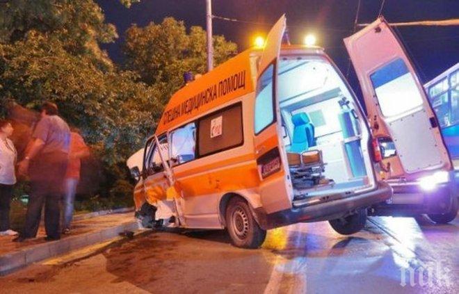 Тежка катастрофа! Кола и линейка се блъснаха във Варна
