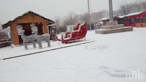 Хубавата страна на снега! Вижте красивия бял Бургас (СНИМКИ)