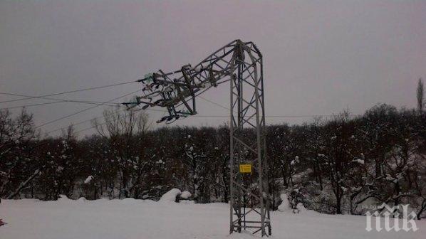 Стотици в Бургаско останаха без ток след снежния ад!