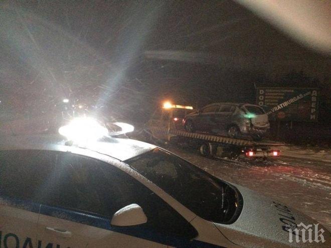 Извънредно! До минути вдигат барикадата край Айтос, няма да има евакуация