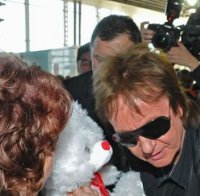 Крис Норман пристигна в София (Снимка)