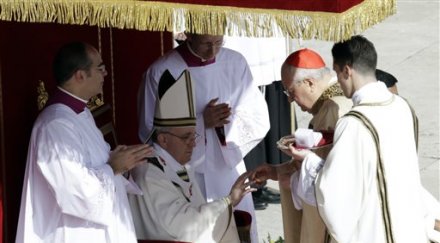 новият папа качи престола призив мир