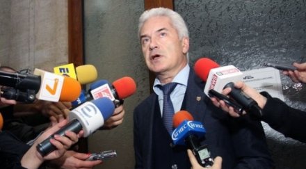 сидеров жали служебният премиер държал просташки