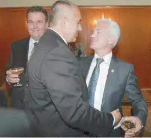 Гореща снимка на Бойко и Волен сащиса интернет