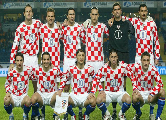 УЕФА забрани на хърватите да играят с екипа си