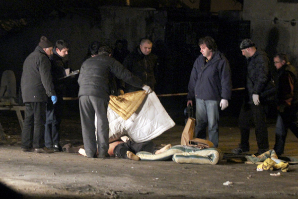 Вижте шокиращи кадри от убийството край гара Искър (18+, снимки)