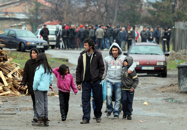 Комшии на убитите роми: Българите от малки учат децата си да ни мразят 
