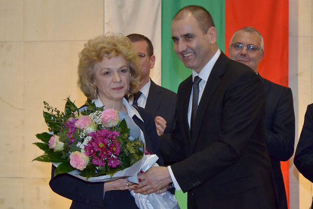 Генерал Първанова запуши устите на подчинените си заради Цветанов