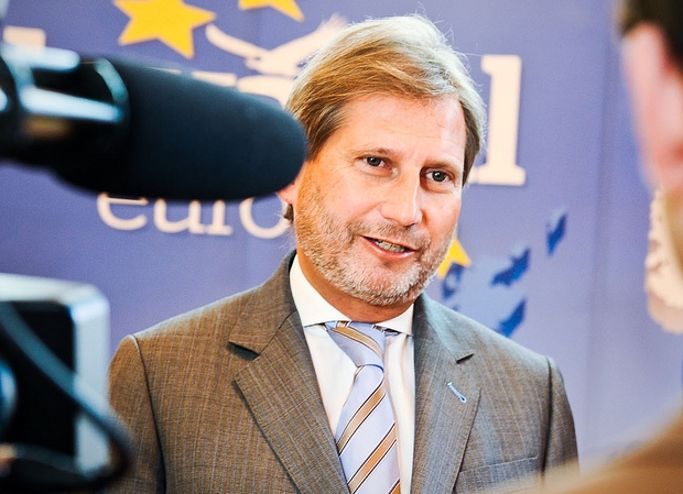 Еврокомисарят Йоханес Хан иска служебният кабинет да усвоява като ГЕРБ