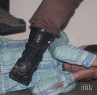 Задържаха трима, пребили с бухалка мъж и стреляли в дома му