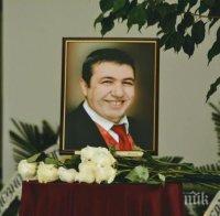 Журналистът Георги Милков на погребението на Гасан Насър:
Казваше „бабата“ вместо „папата“, за да ни разсмива. Беше християнин и направи много за България                                                                                                                                                            