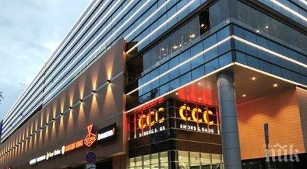 десетки маневри жена заряза колата мол снимка