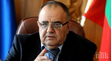 ним вдигна заплатите