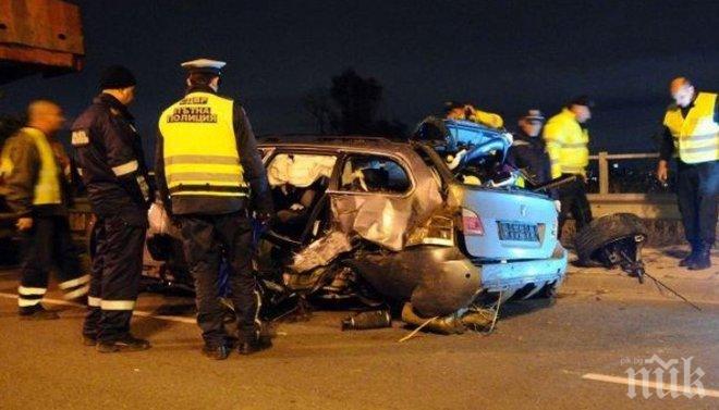ИЗВЪНРЕДНО: Хора са останали блокирани в катастрофиралите коли на Околовръстното