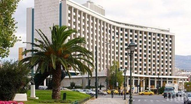 ЕКШЪН В АТИНА! Фармацевтичен бос заплаши да се хвърли от 13-я етаж на хотел Хилтън