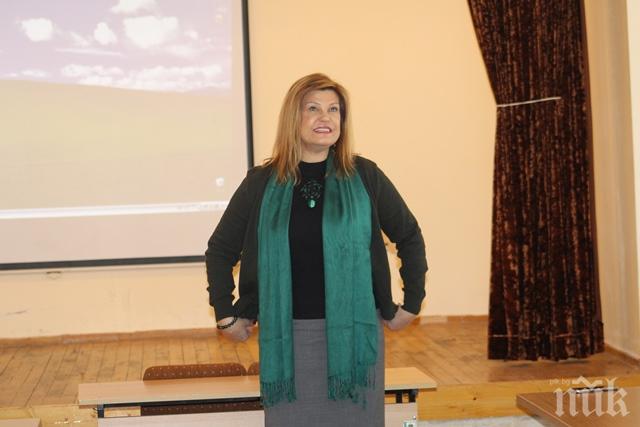 Депутатка от ГЕРБ тръгва с три байрака за Антарктида