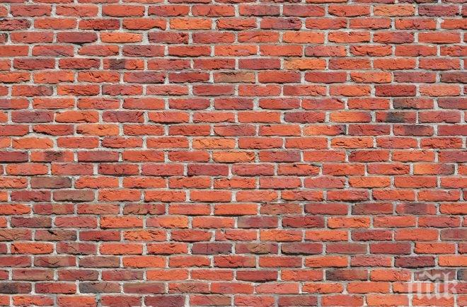 Германец се събуди със зазидана входна врата