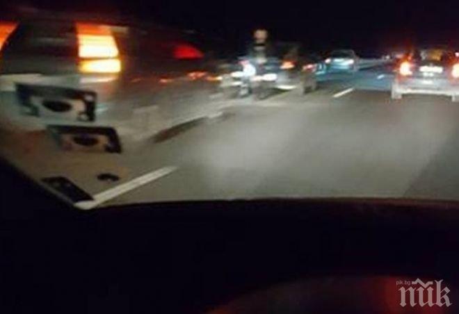 По тъмна доба: Меле на Околовръстното! Нанизаха се три коли, има затиснати хора 