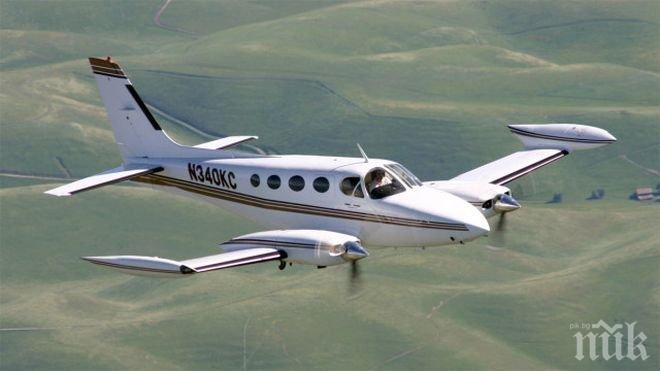 В Австралия двама души пострадаха при неуспешен опит за приземяване на малък самолет