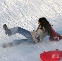 ПОЛЕЗНО! Ето как да ходим по леда без да падаме (ВИДЕО)