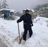 Силистра, Разград, Добрич и Шумен остават блокирани за коли заради снега