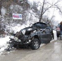 Трагедия! Жена почина в линейката след тежка катастрофа край Елин Пелин