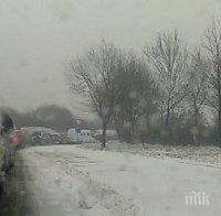 ИЗВЪНРЕДНО! Снегорин води колоната от коли от Бургас до Сарафово