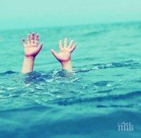 Трагедия! Дете се удави, докато майка му си чати (ВИДЕО)