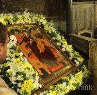 Чудотворната икона „Св. Богородица Всецарица“ пристига в София за Богоявление