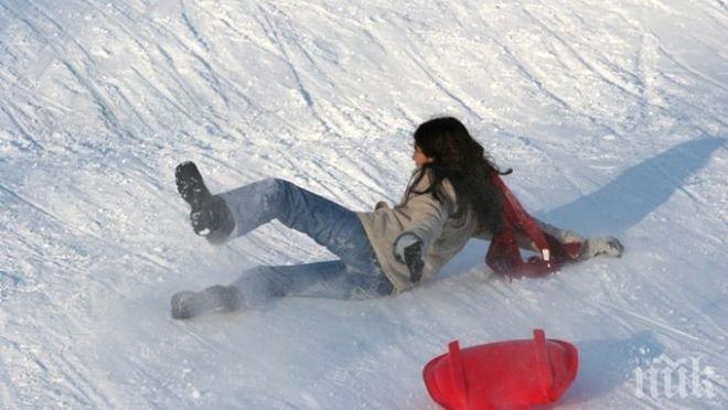 ПОЛЕЗНО! Ето как да ходим по леда без да падаме (ВИДЕО)