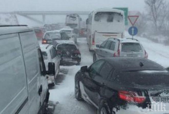 Петима българи са пострадали при верижното меле на магистралата край Ниш